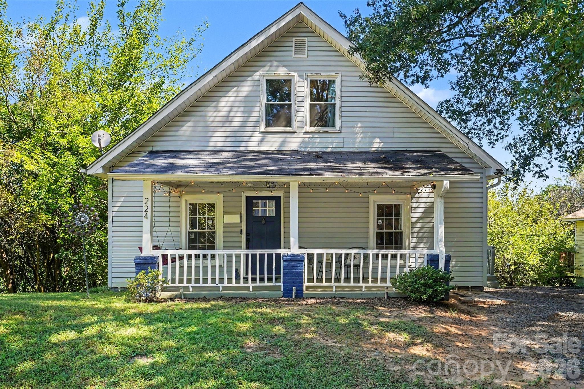 224 E Catawba Avenue Property Photo 2