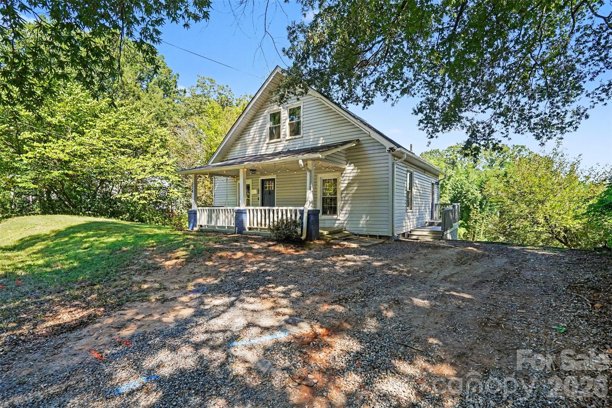 224 E Catawba Avenue Property Photo 3