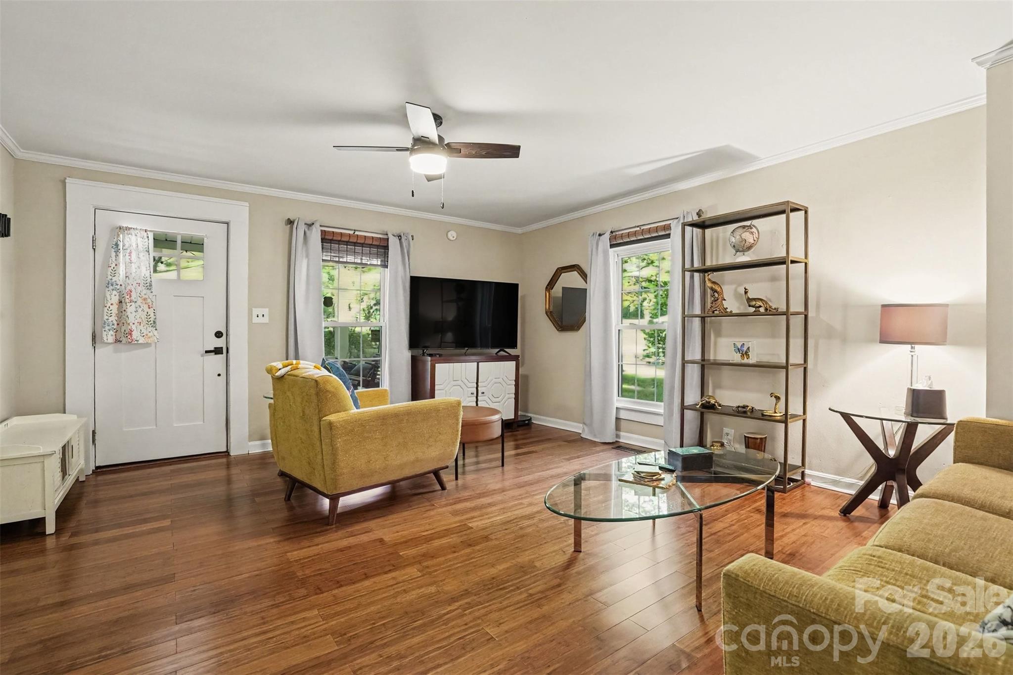 224 E Catawba Avenue Property Photo 4