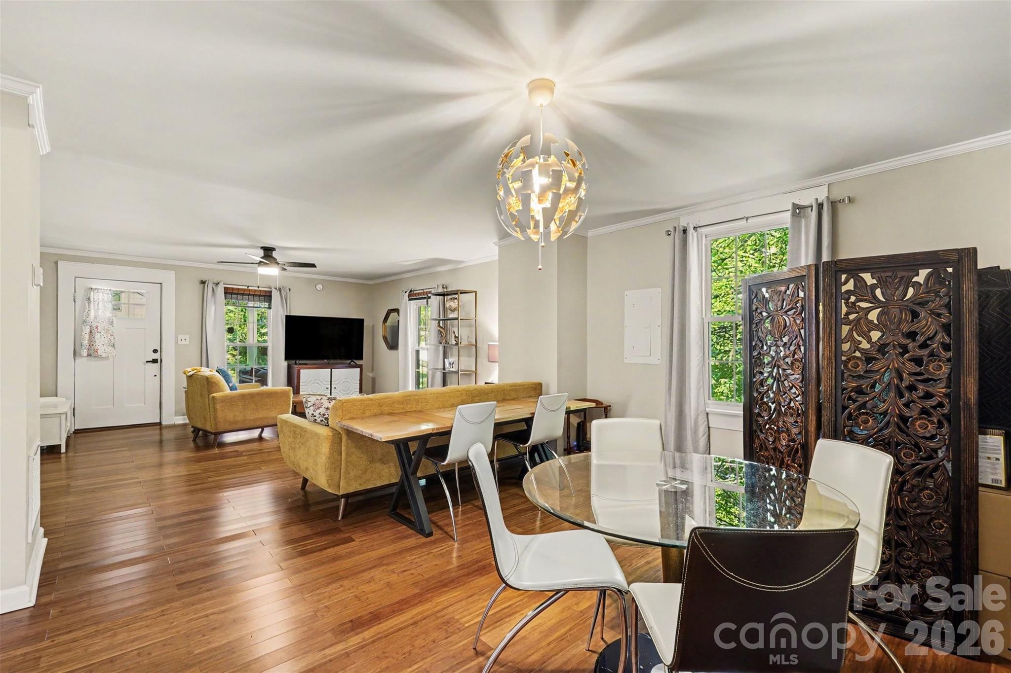 224 E Catawba Avenue Property Photo 8