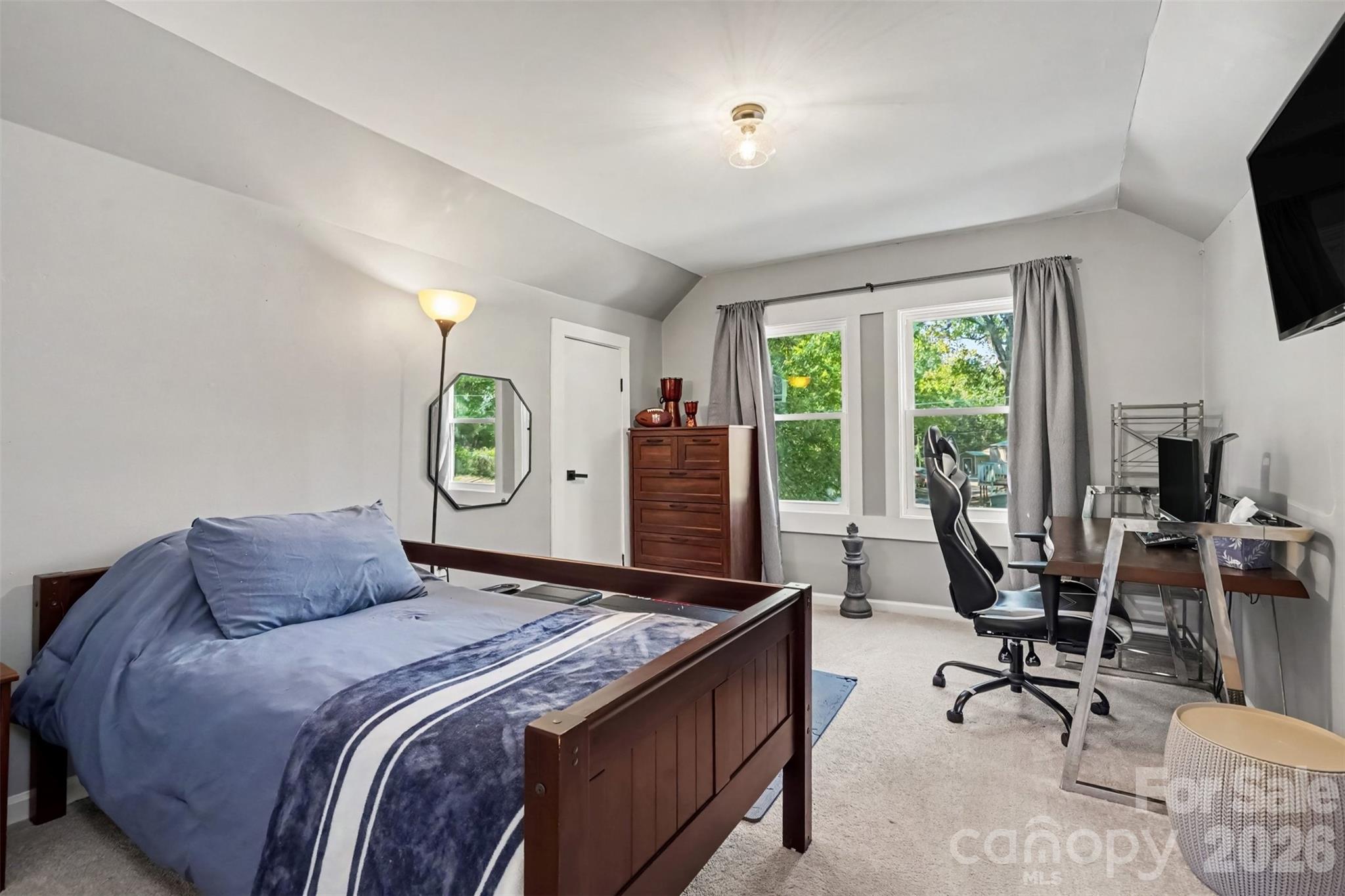 224 E Catawba Avenue Property Photo 14