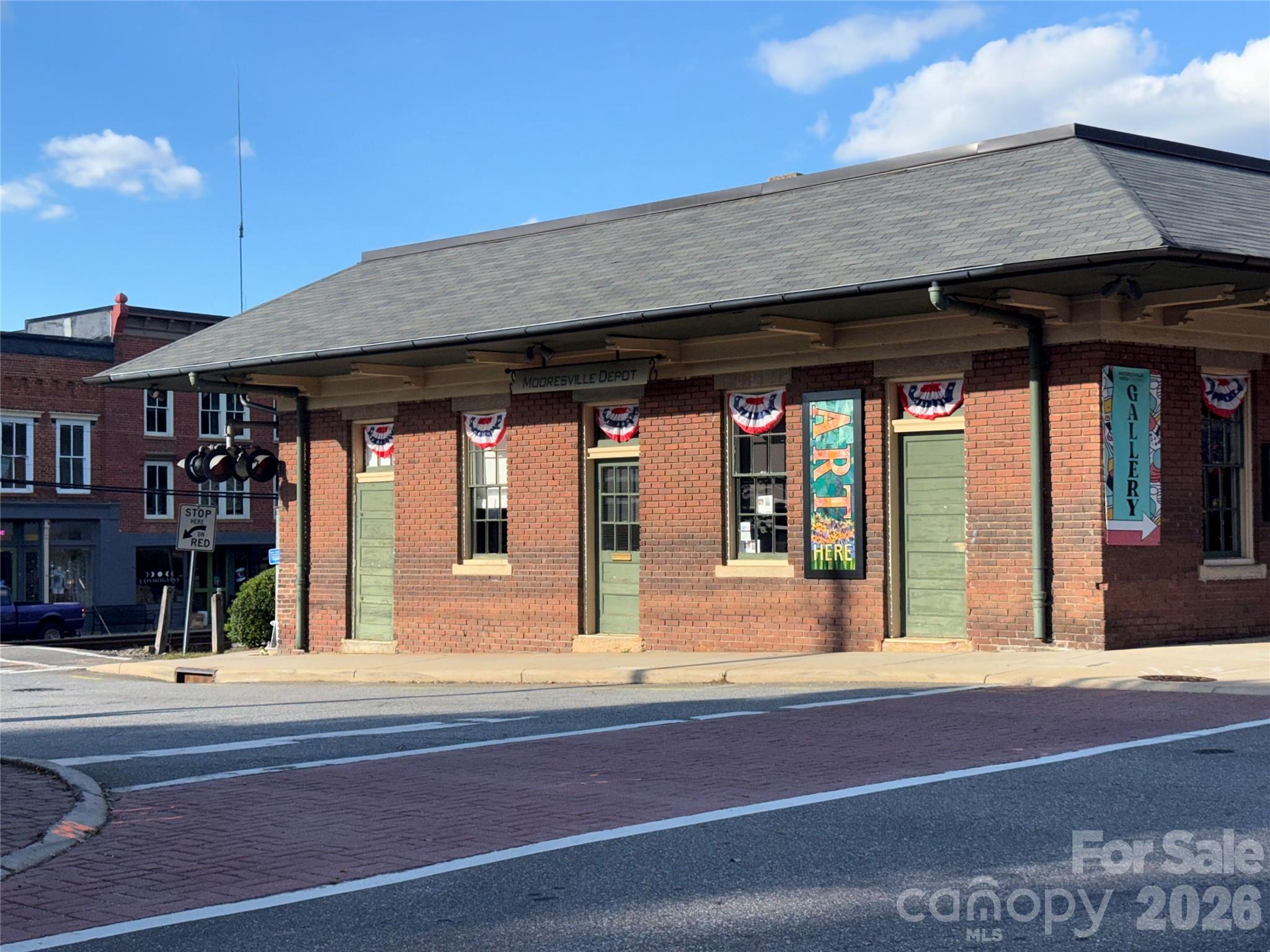 224 E Catawba Avenue Property Photo 20