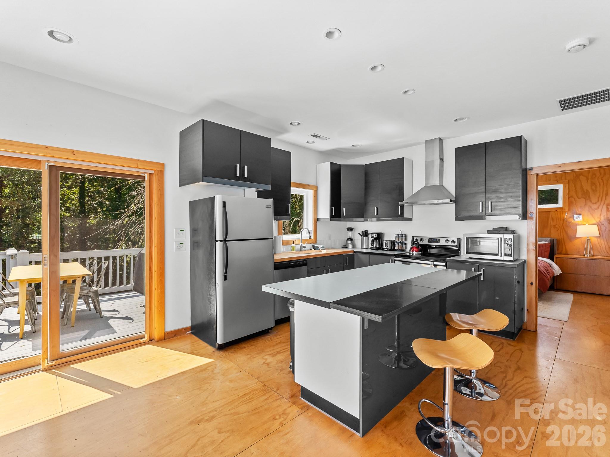 541 W Probart Street Property Photo 16