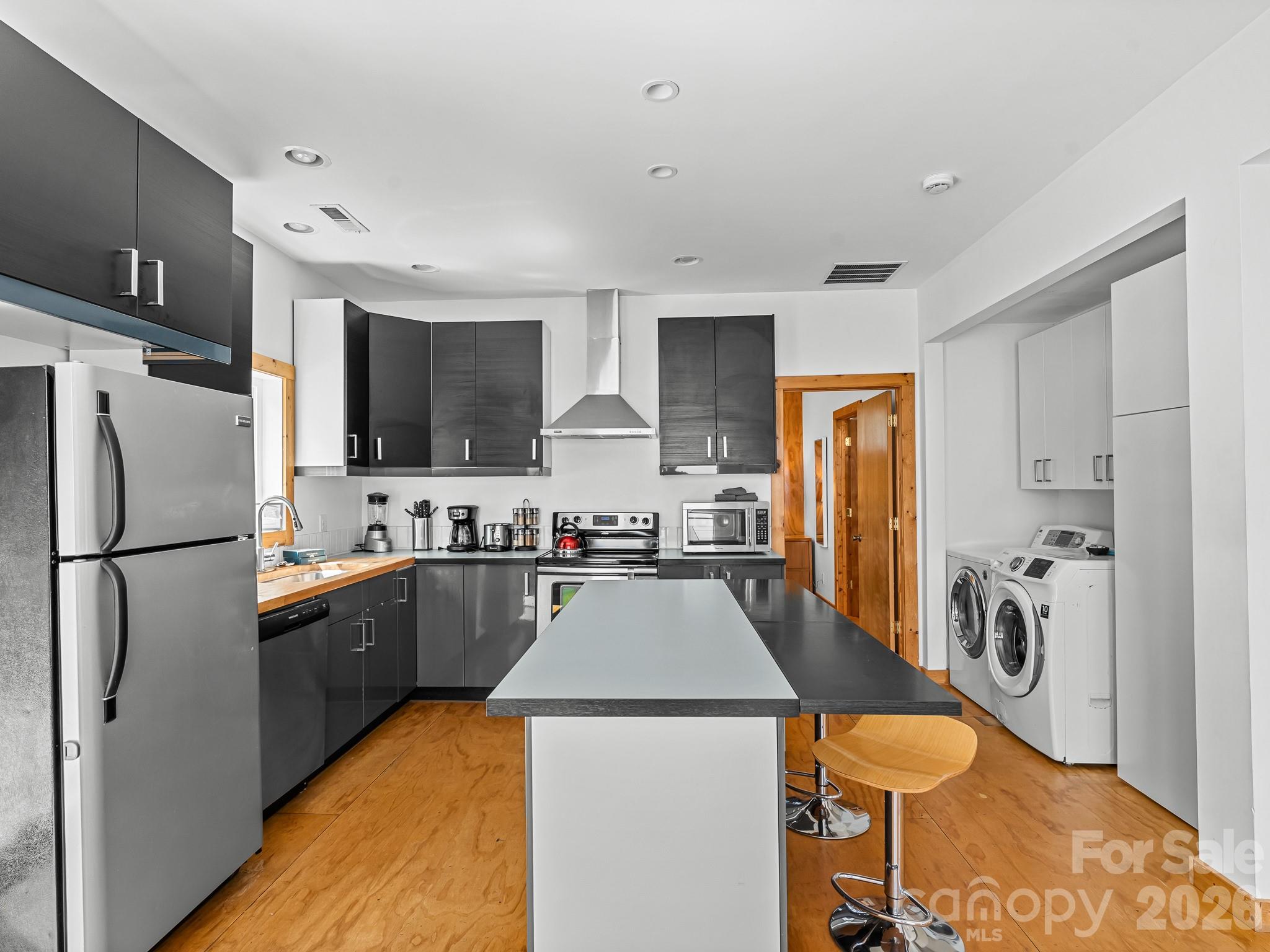 541 W Probart Street Property Photo 17