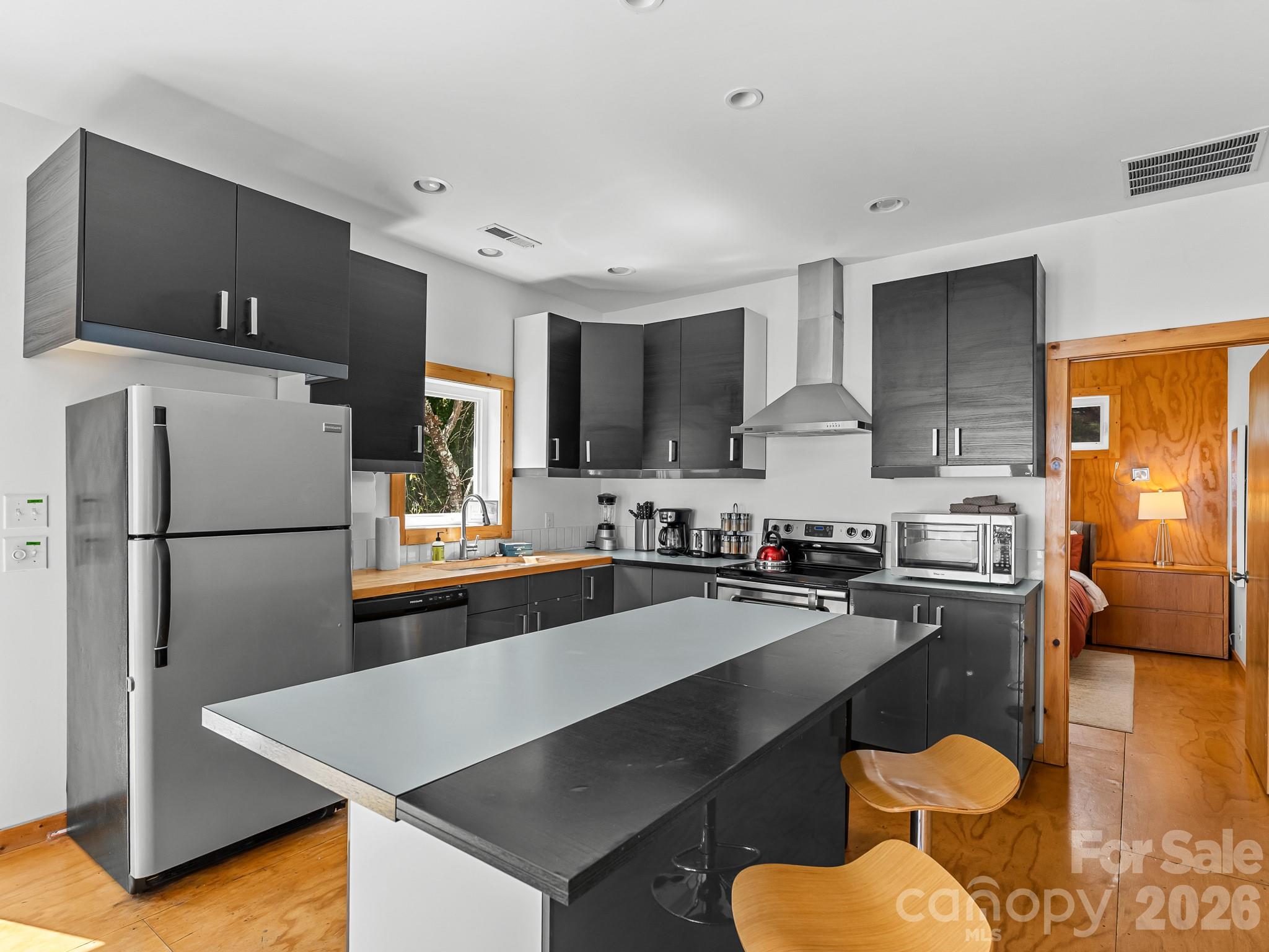 541 W Probart Street Property Photo 19