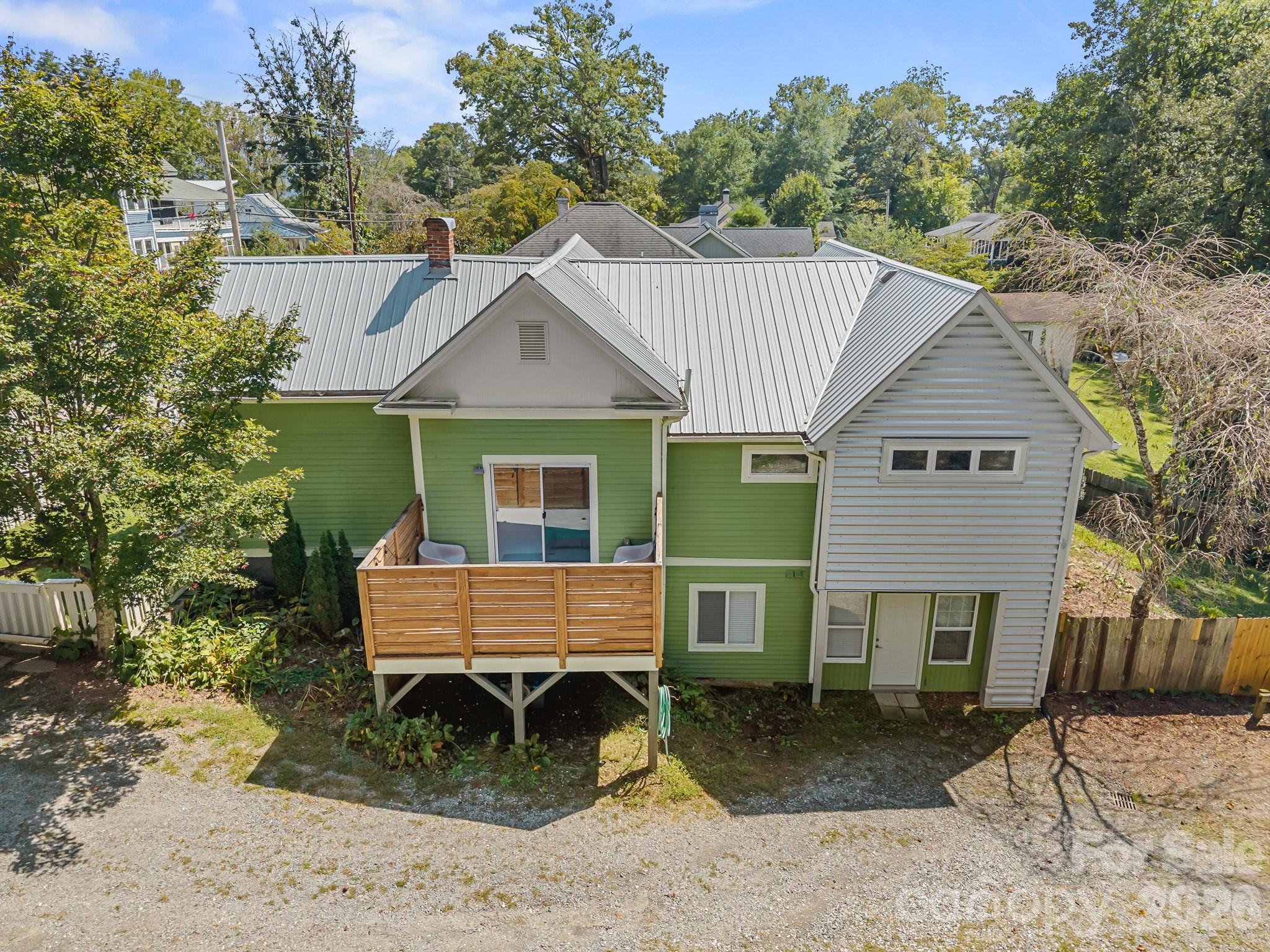 541 W Probart Street Property Photo 28