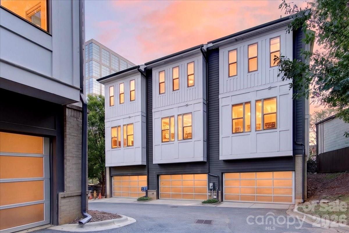 2010 Hawkins Street Property Photo 2