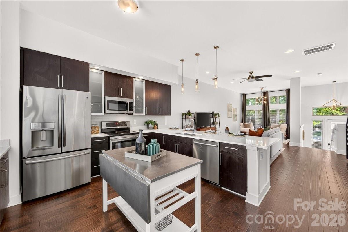 2010 Hawkins Street Property Photo 8