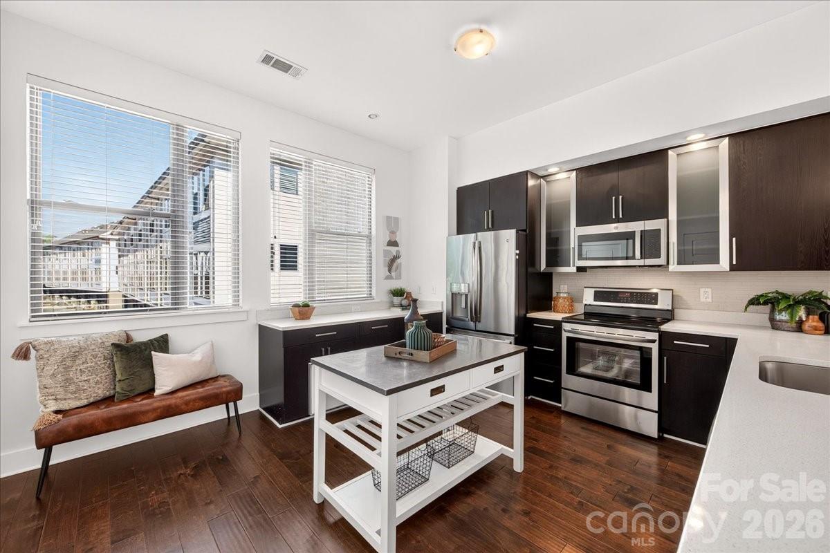 2010 Hawkins Street Property Photo 10