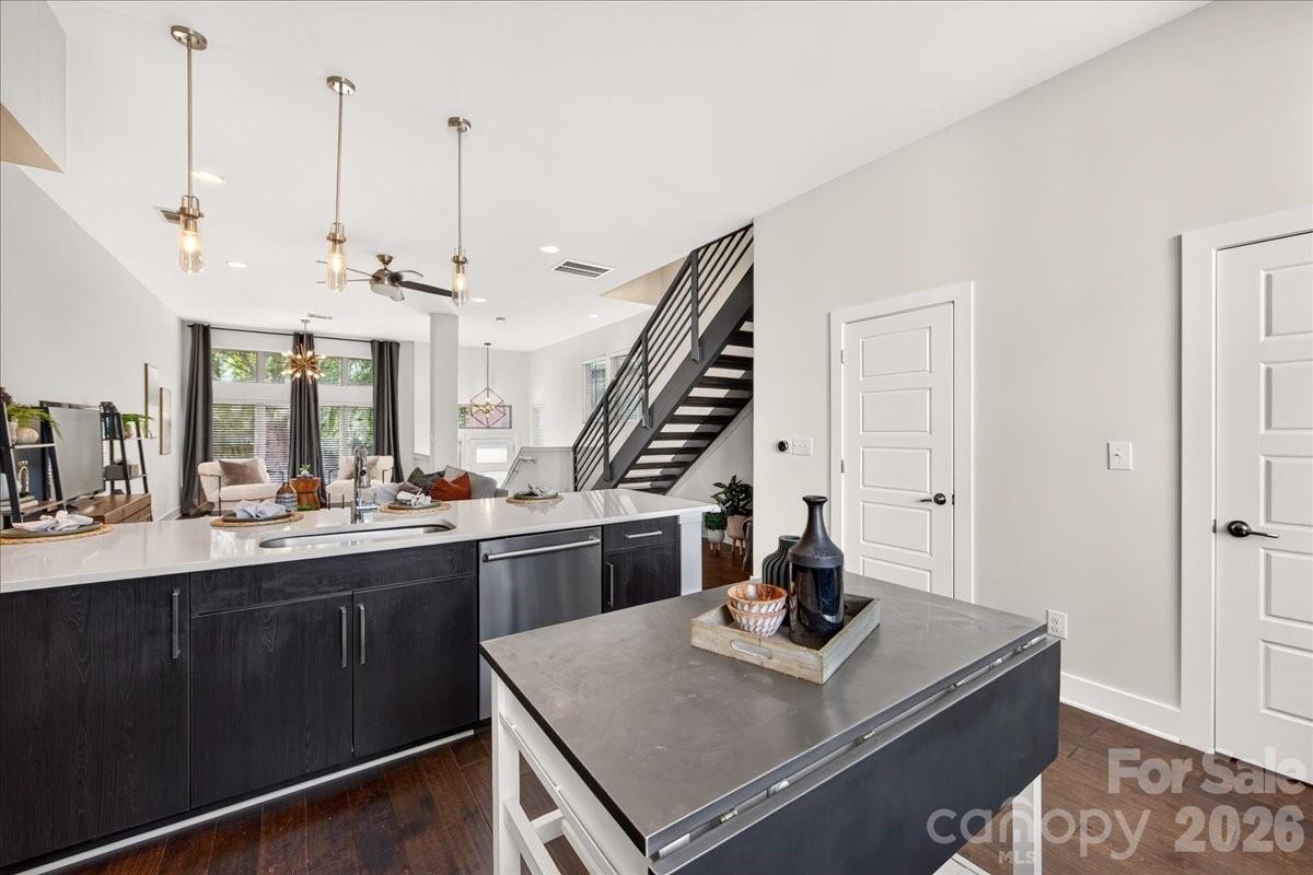 2010 Hawkins Street Property Photo 11