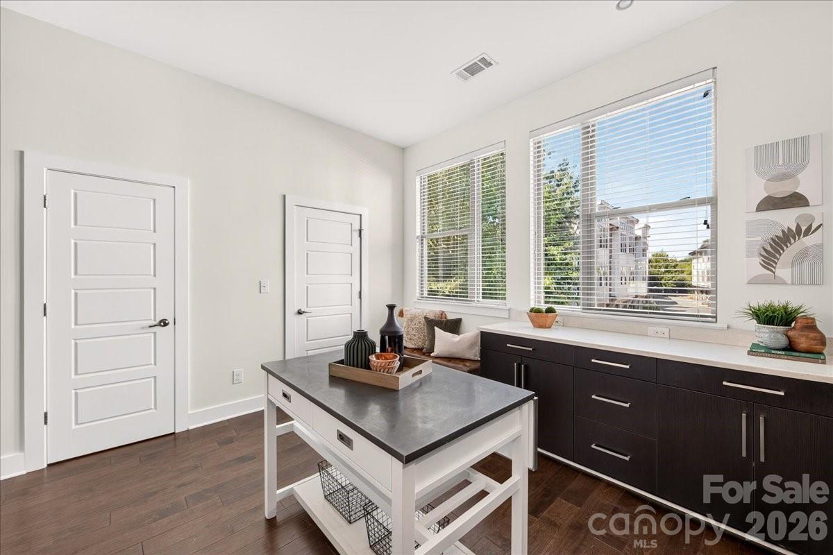 2010 Hawkins Street Property Photo 12