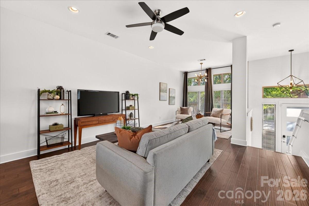 2010 Hawkins Street Property Photo 16