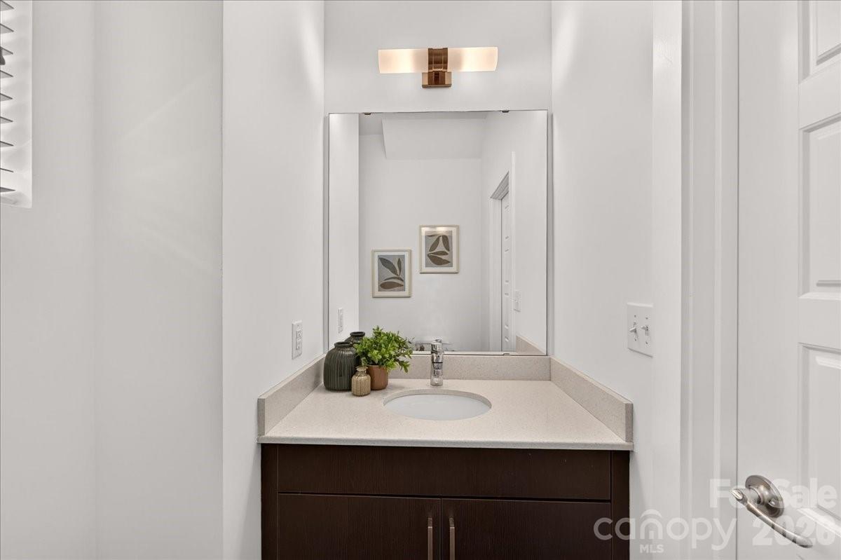 2010 Hawkins Street Property Photo 17