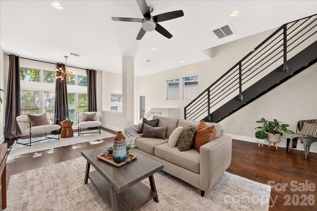 2010 Hawkins Street Property Photo 20