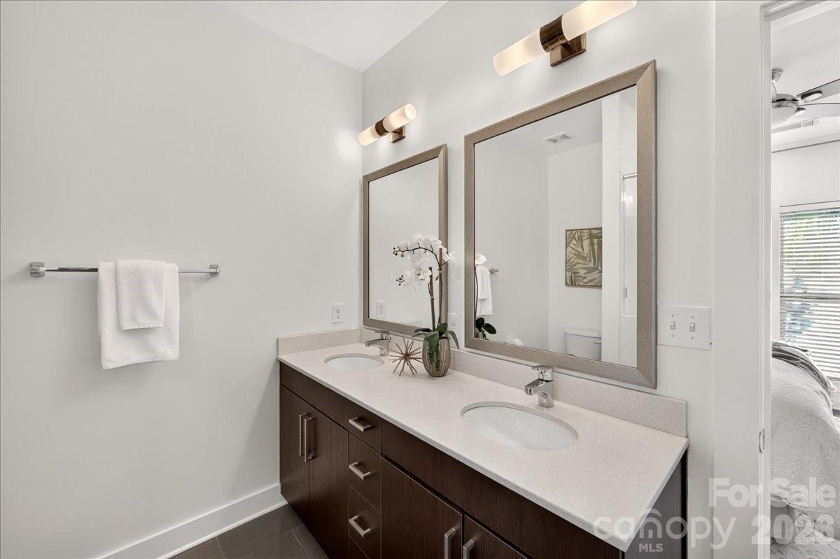 2010 Hawkins Street Property Photo 27