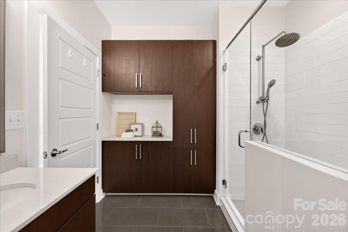 2010 Hawkins Street Property Photo 28