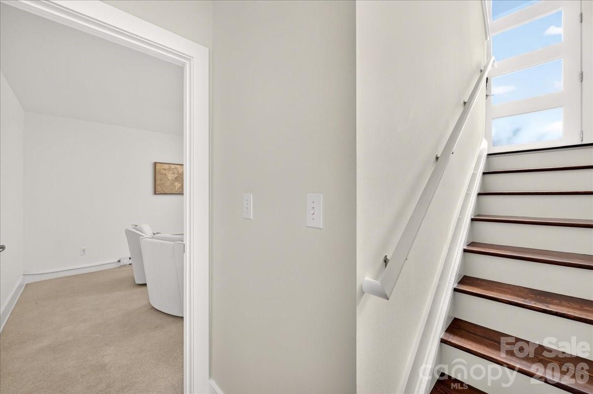2010 Hawkins Street Property Photo 41