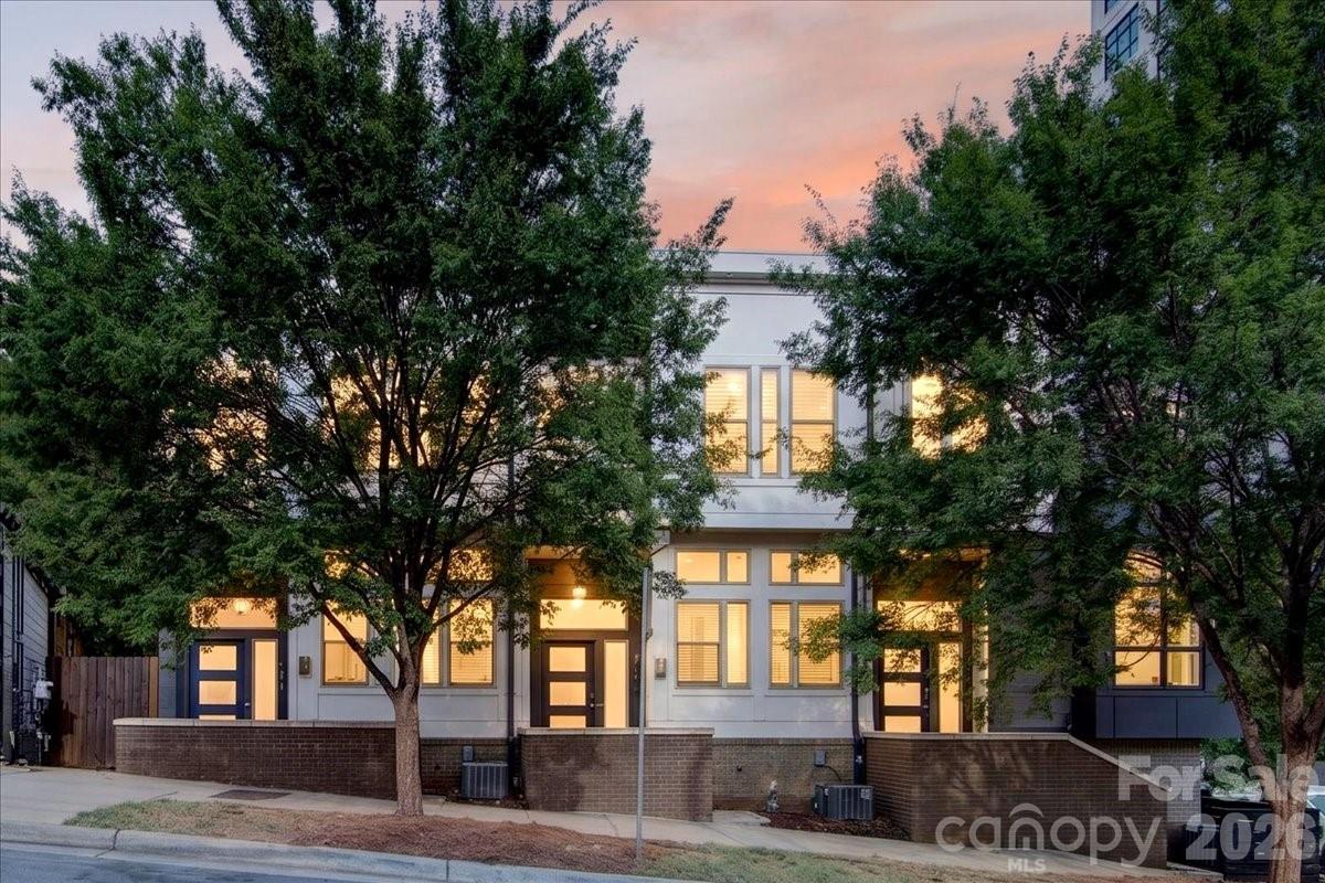 2010 Hawkins Street Property Photo 44