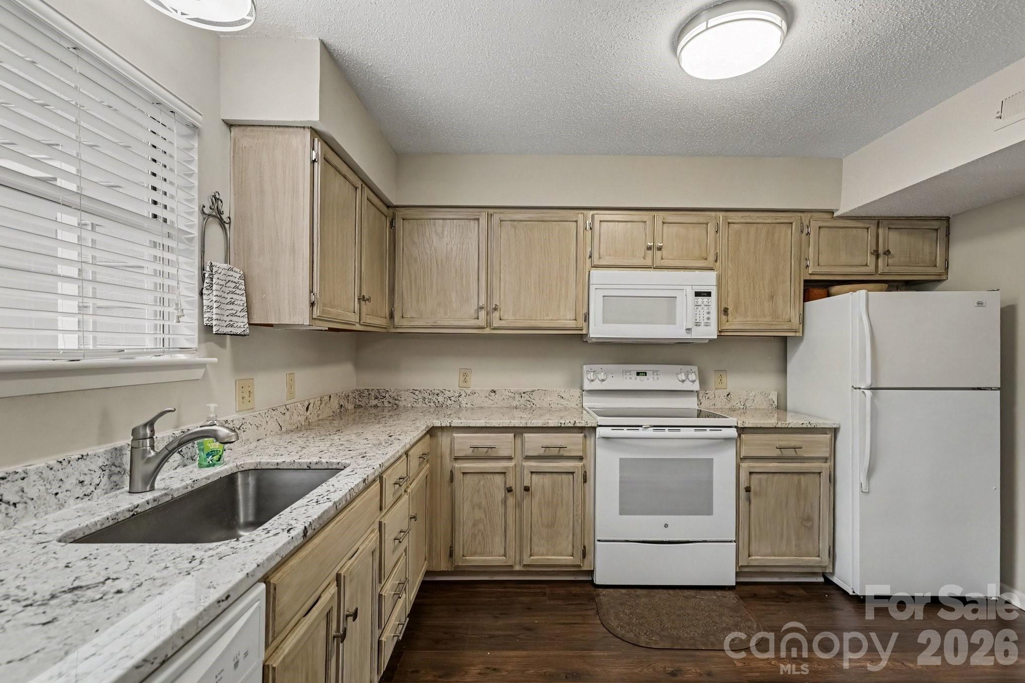 3272 Heathstead Place Property Photo 9