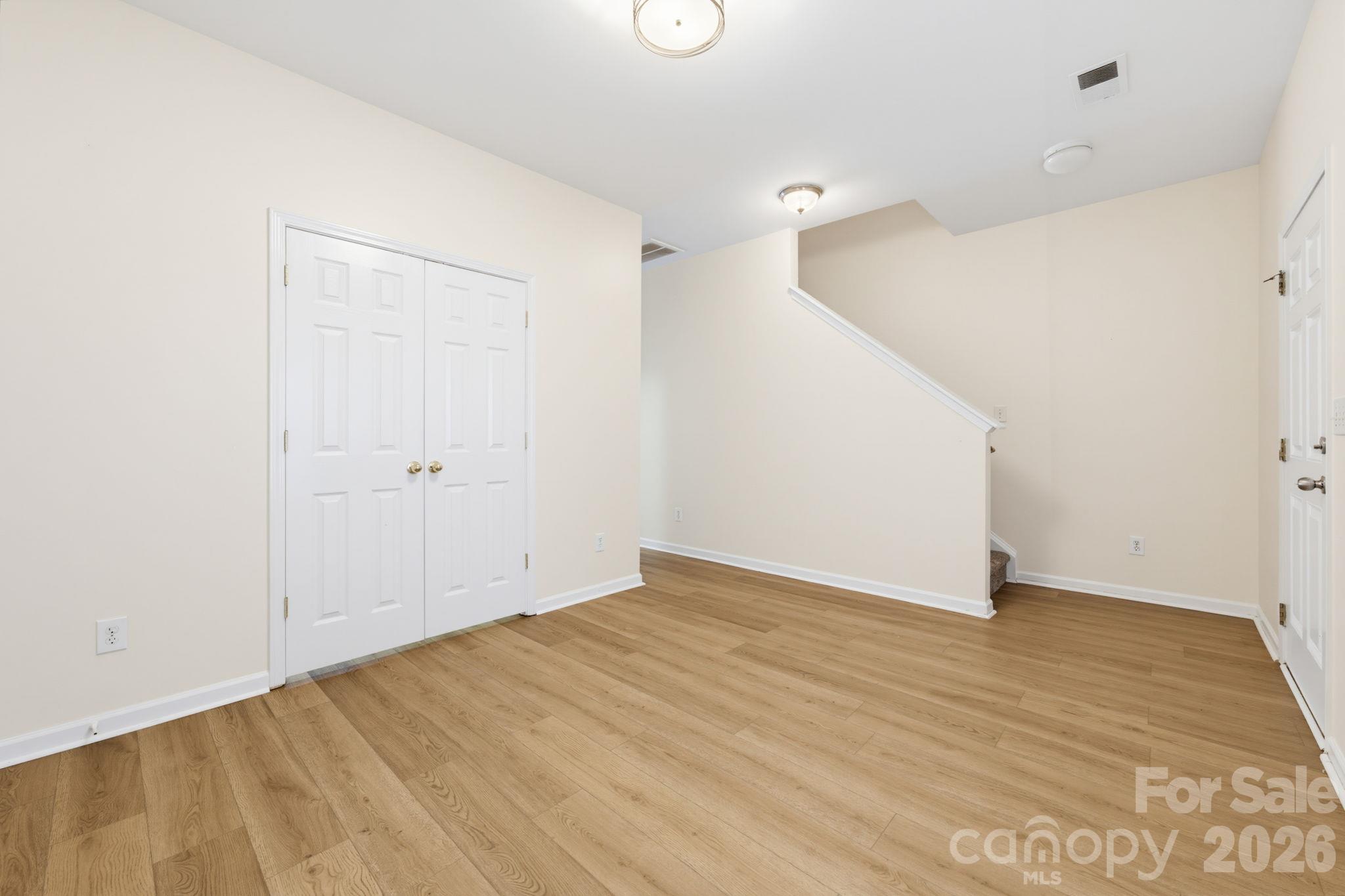 2176 Winthrop Chase Drive Property Photo 2