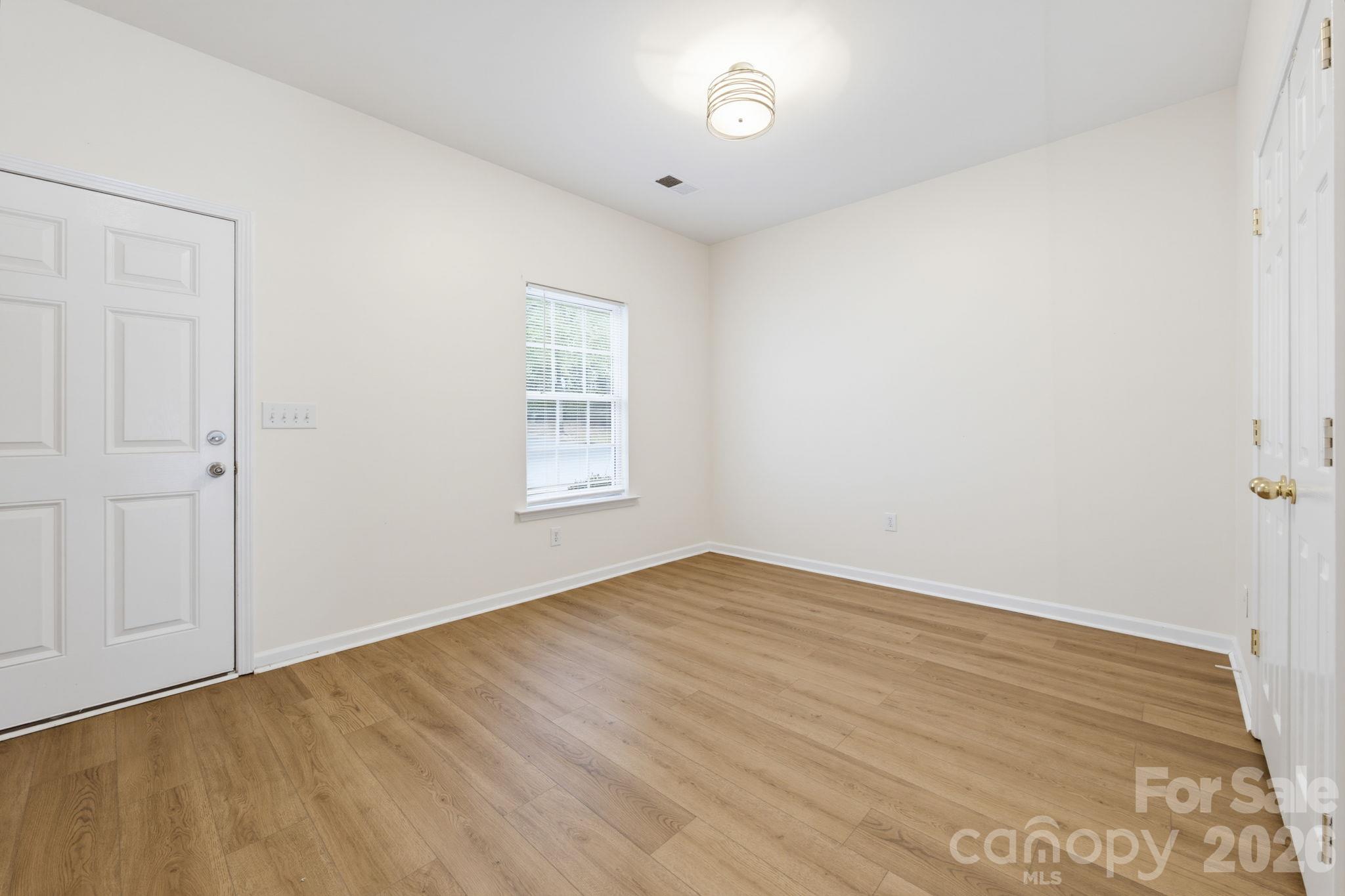 2176 Winthrop Chase Drive Property Photo 4