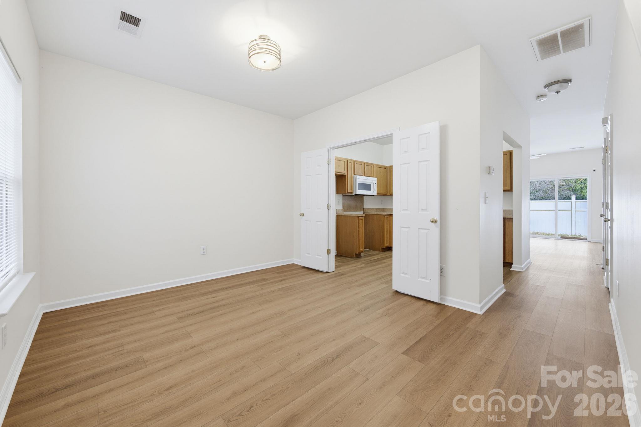 2176 Winthrop Chase Drive Property Photo 5