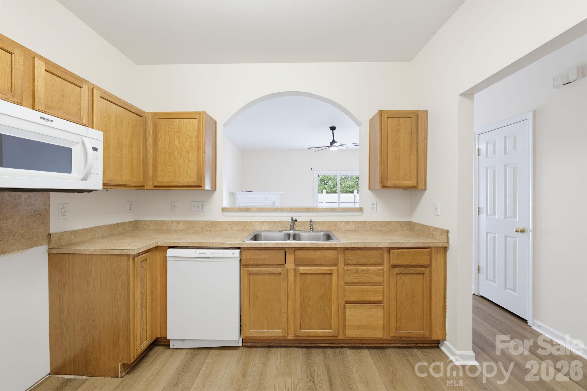 2176 Winthrop Chase Drive Property Photo 6