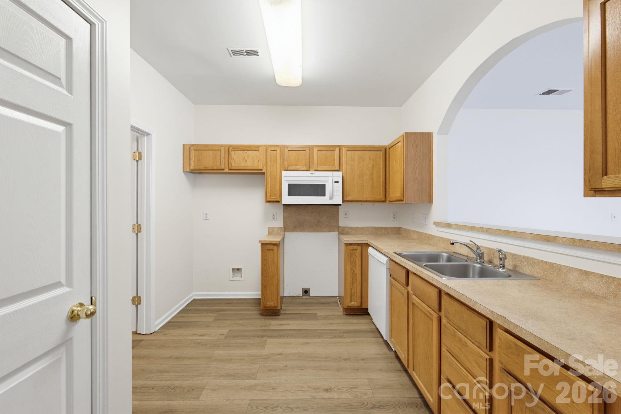 2176 Winthrop Chase Drive Property Photo 7