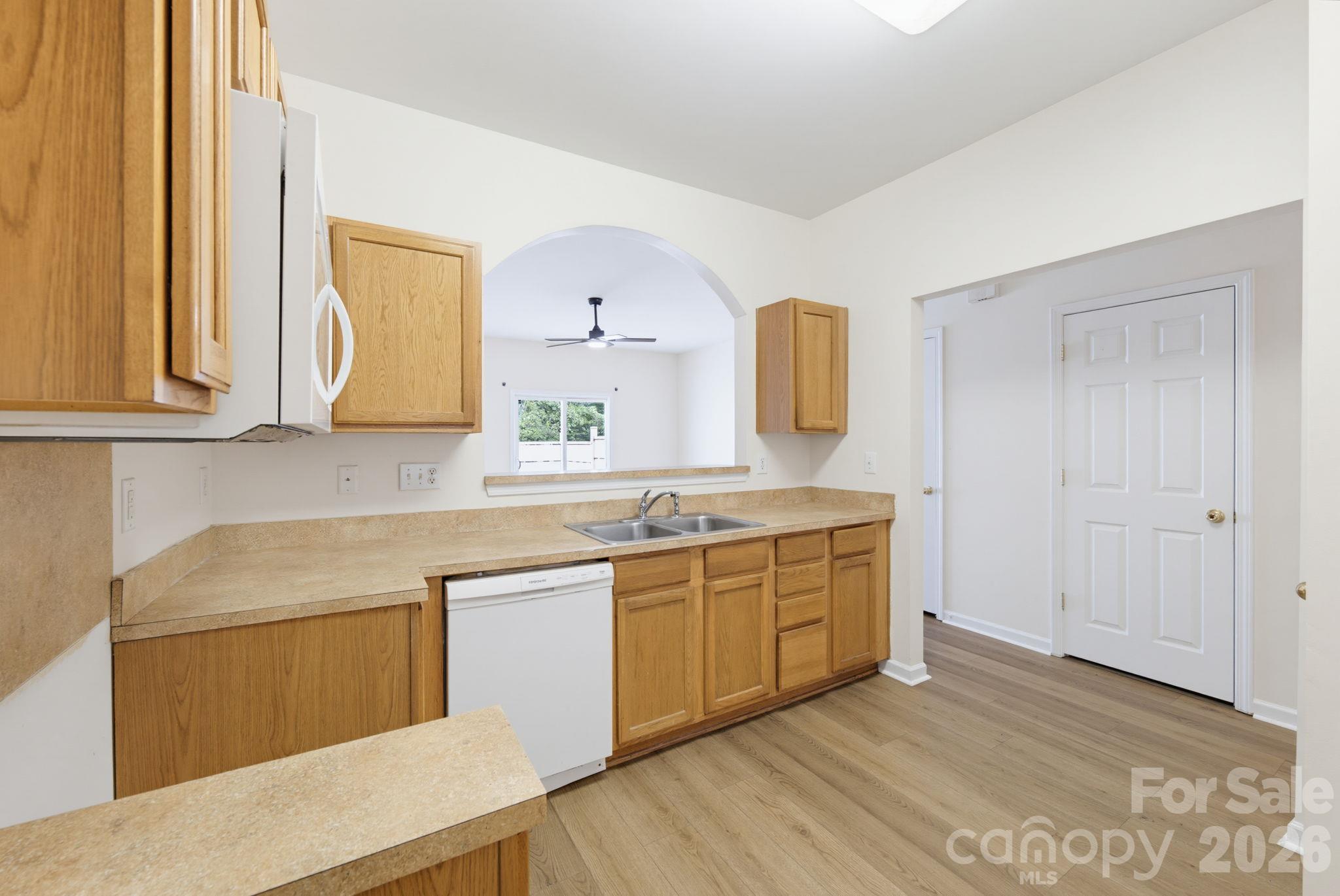 2176 Winthrop Chase Drive Property Photo 9