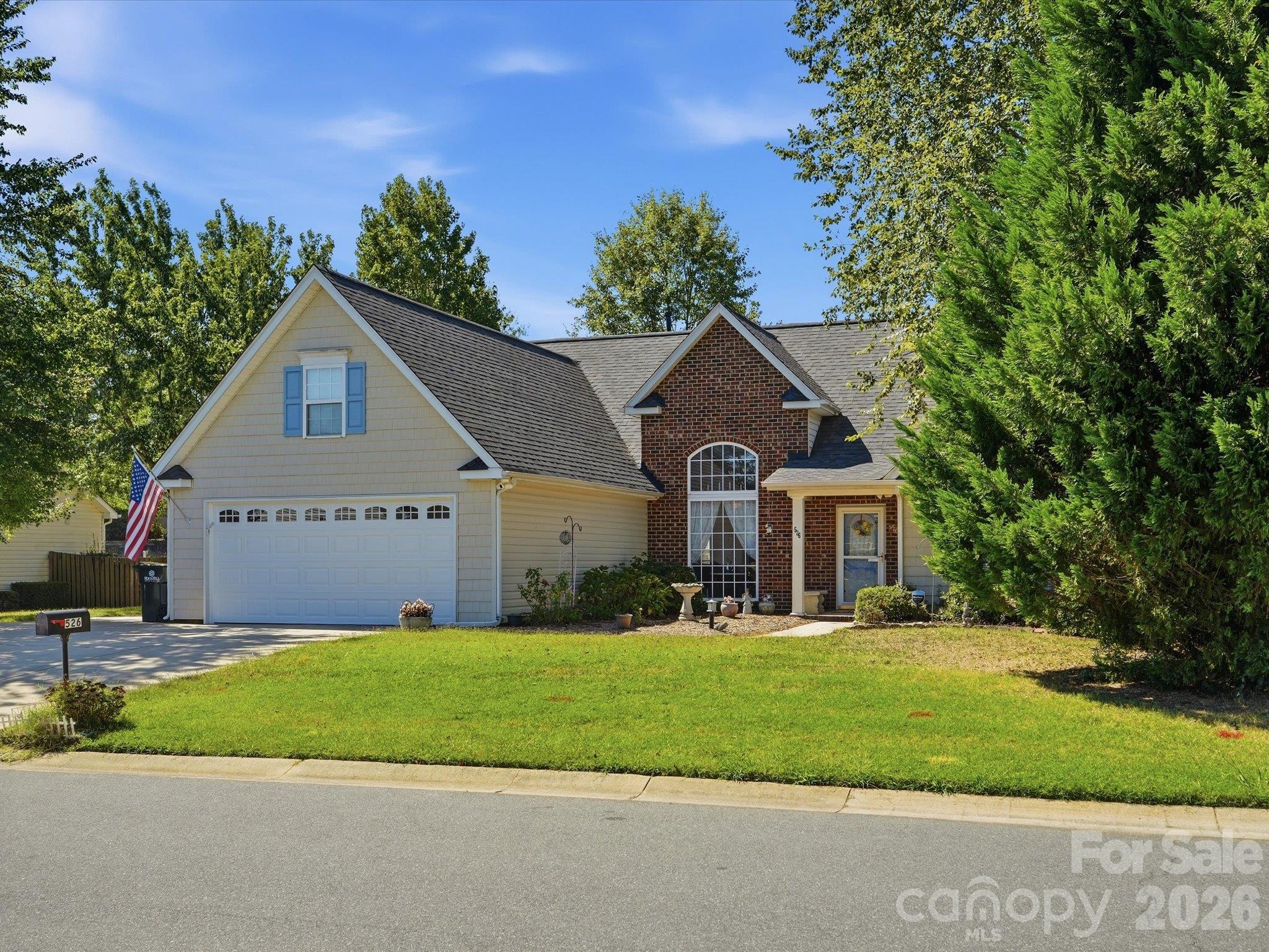 526 Kenbridge Lane Property Photo 2