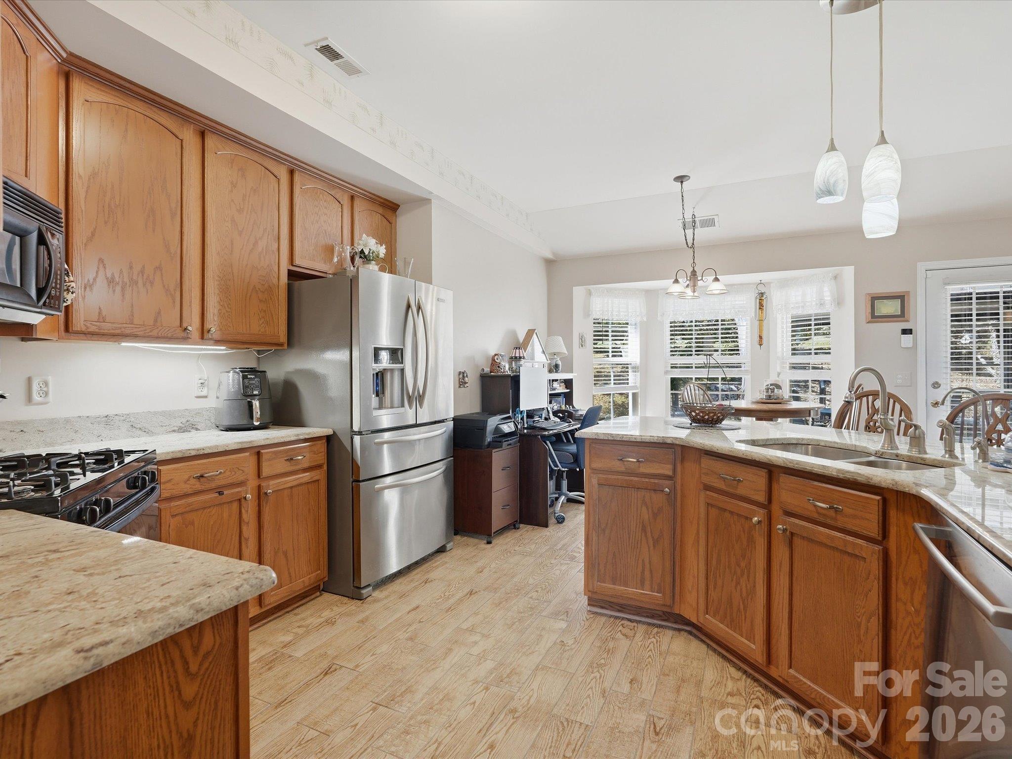 526 Kenbridge Lane Property Photo 11