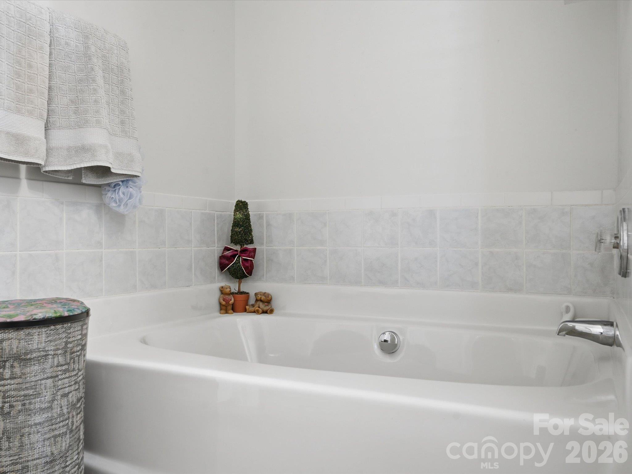 526 Kenbridge Lane Property Photo 32