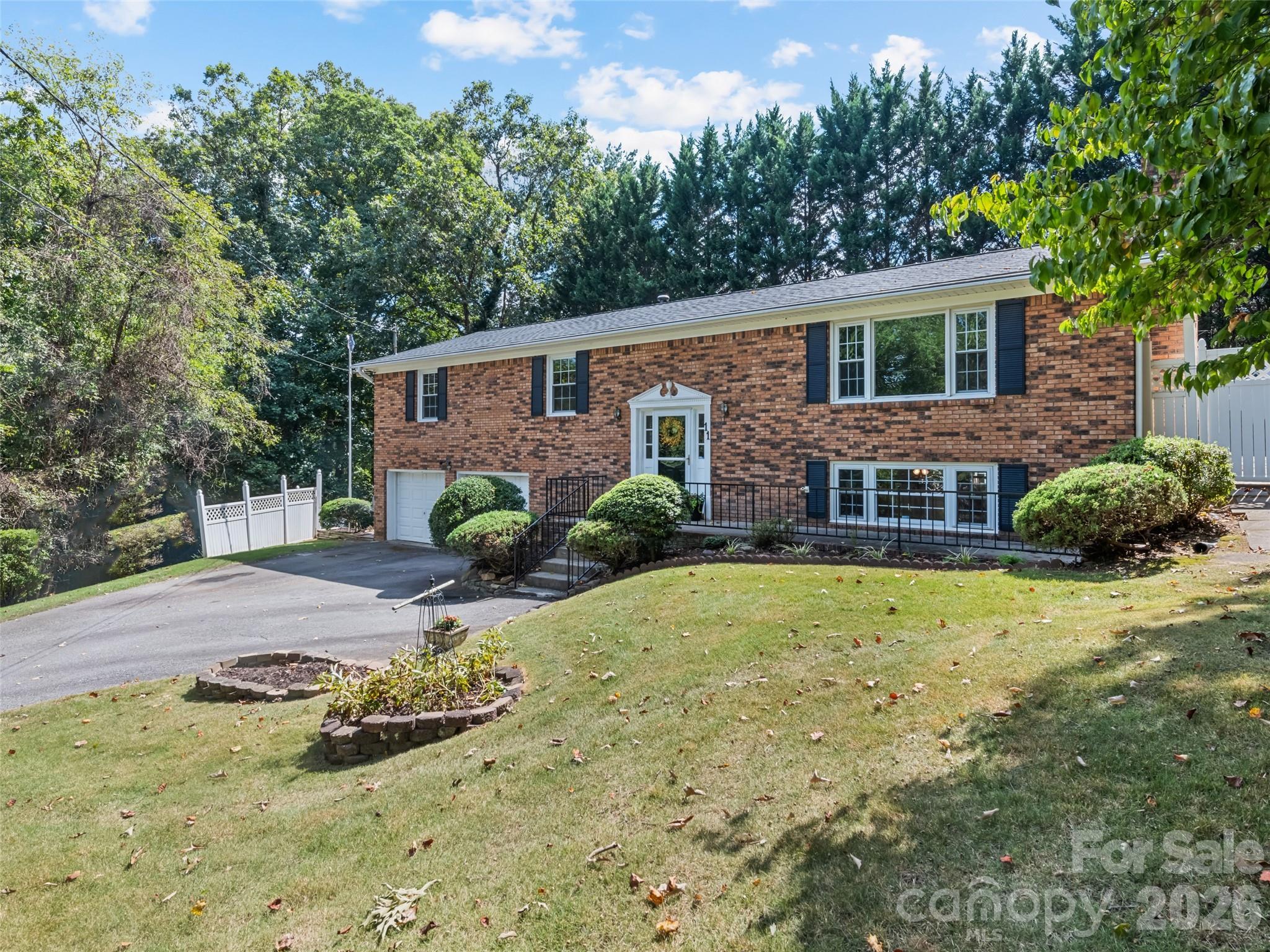 11 Crestwood Lane Property Photo 1
