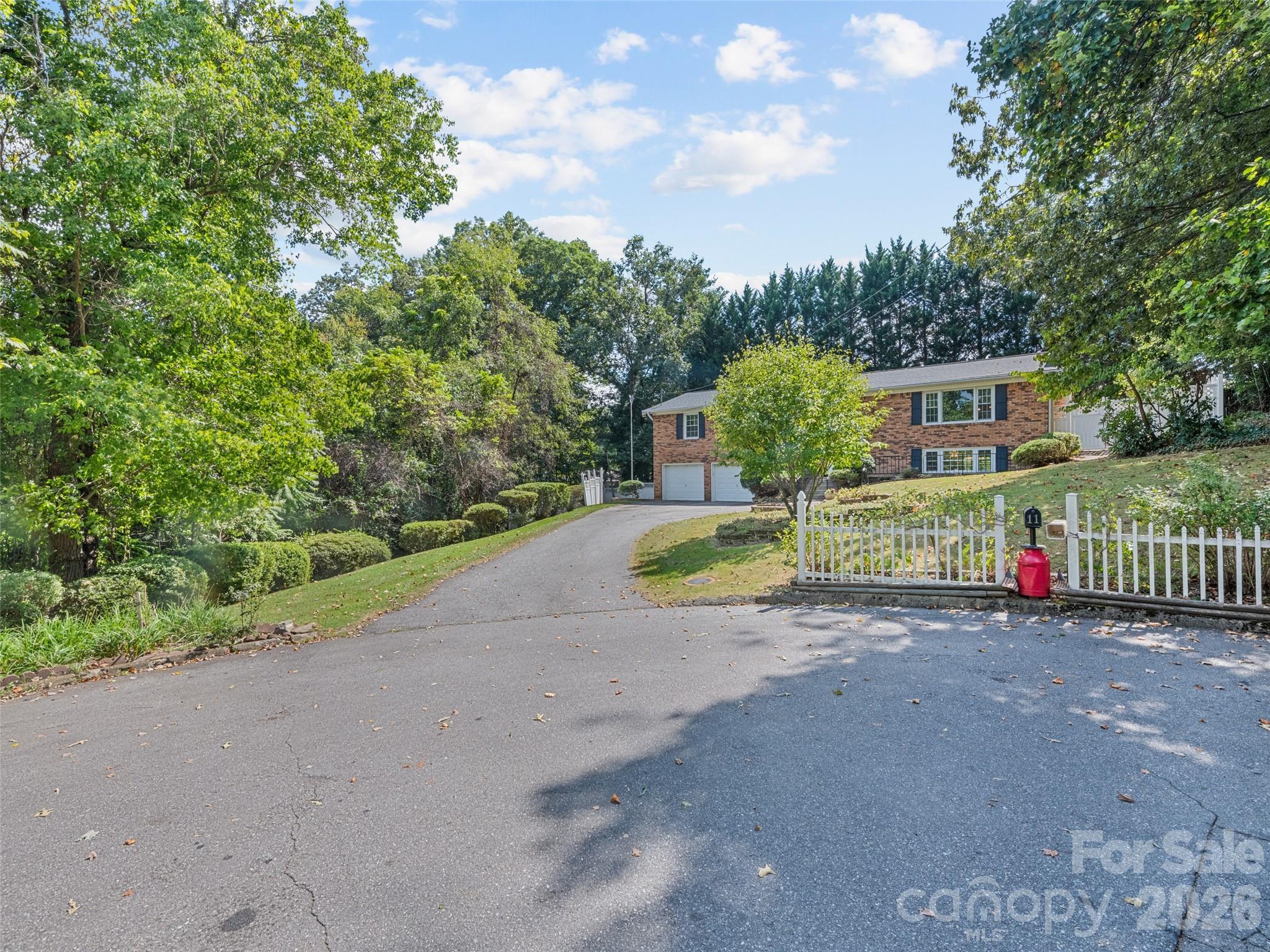 11 Crestwood Lane Property Photo 2