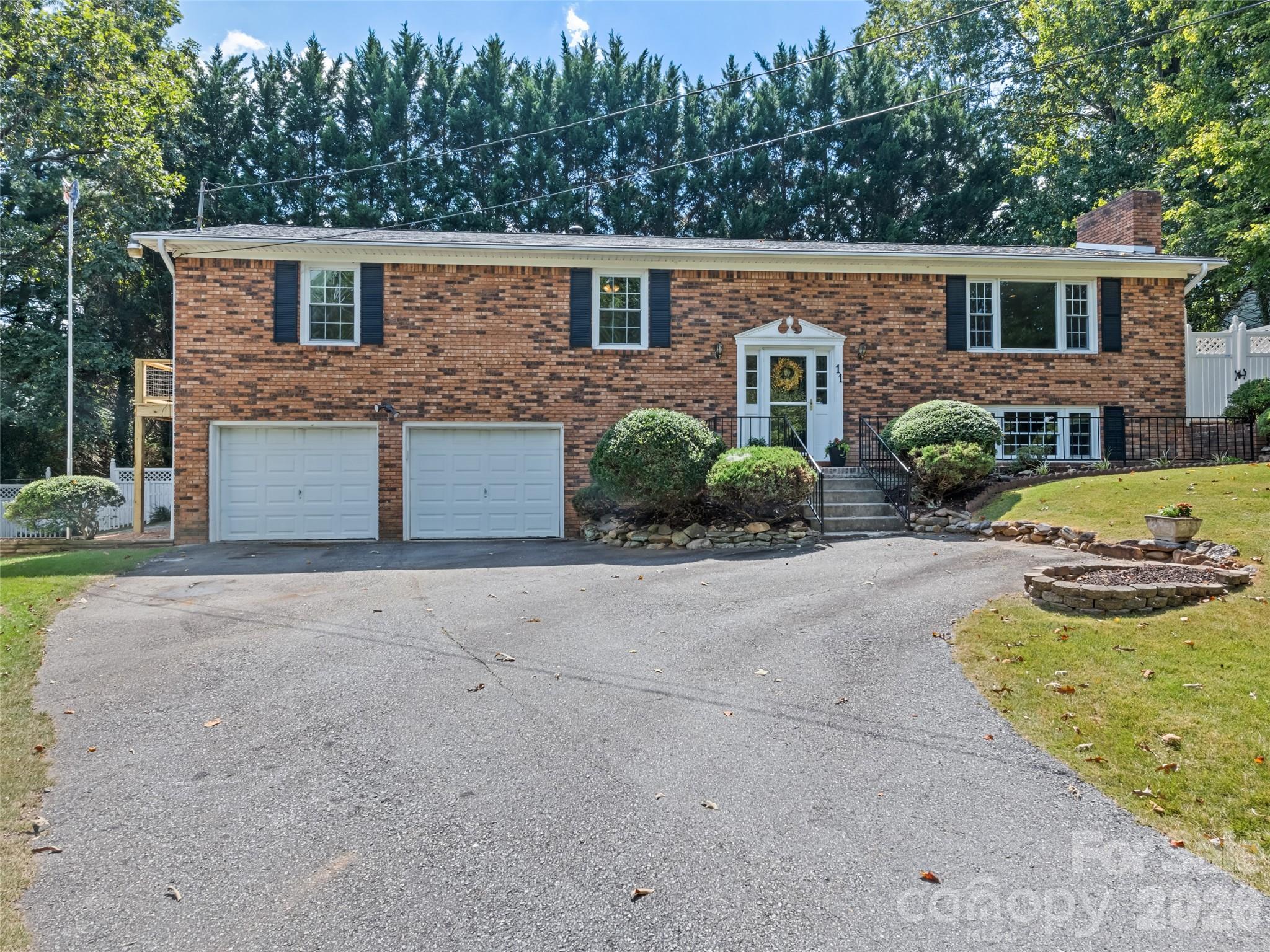 11 Crestwood Lane Property Photo 3
