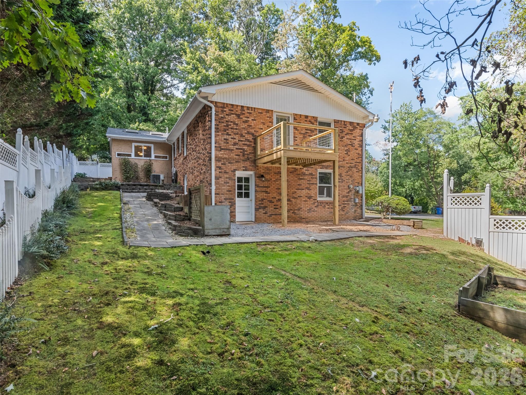11 Crestwood Lane Property Photo 4