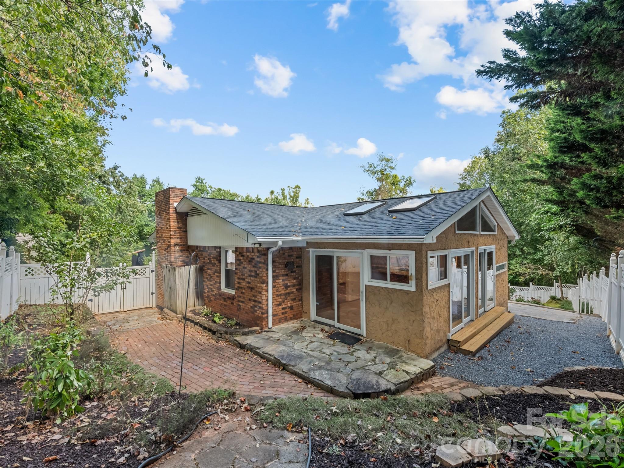 11 Crestwood Lane Property Photo 6