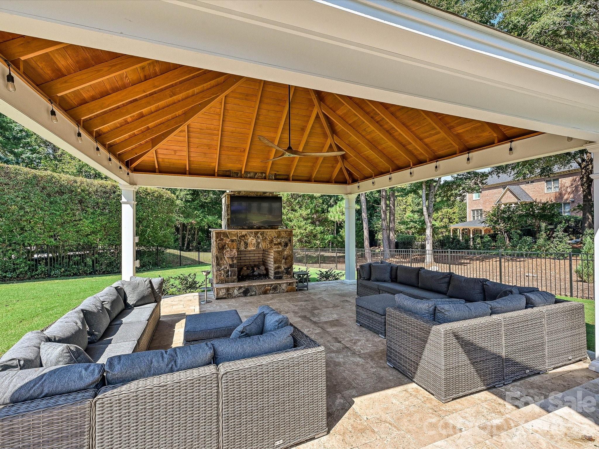 15034 Jockeys Ridge Drive Property Photo 4