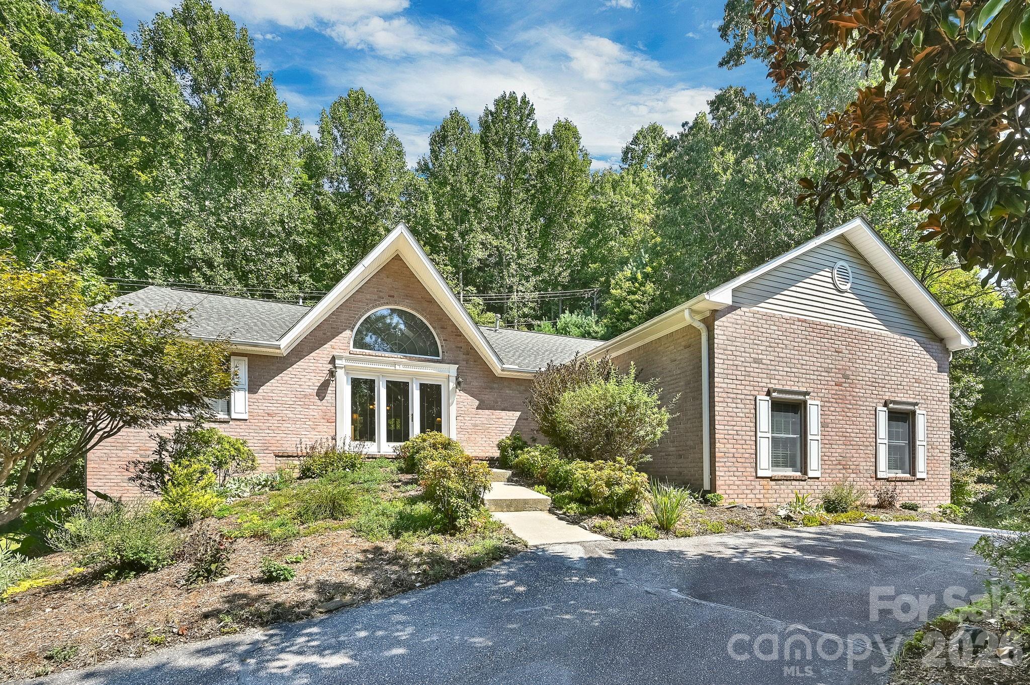 4311 Cove Loop Road Property Photo 1