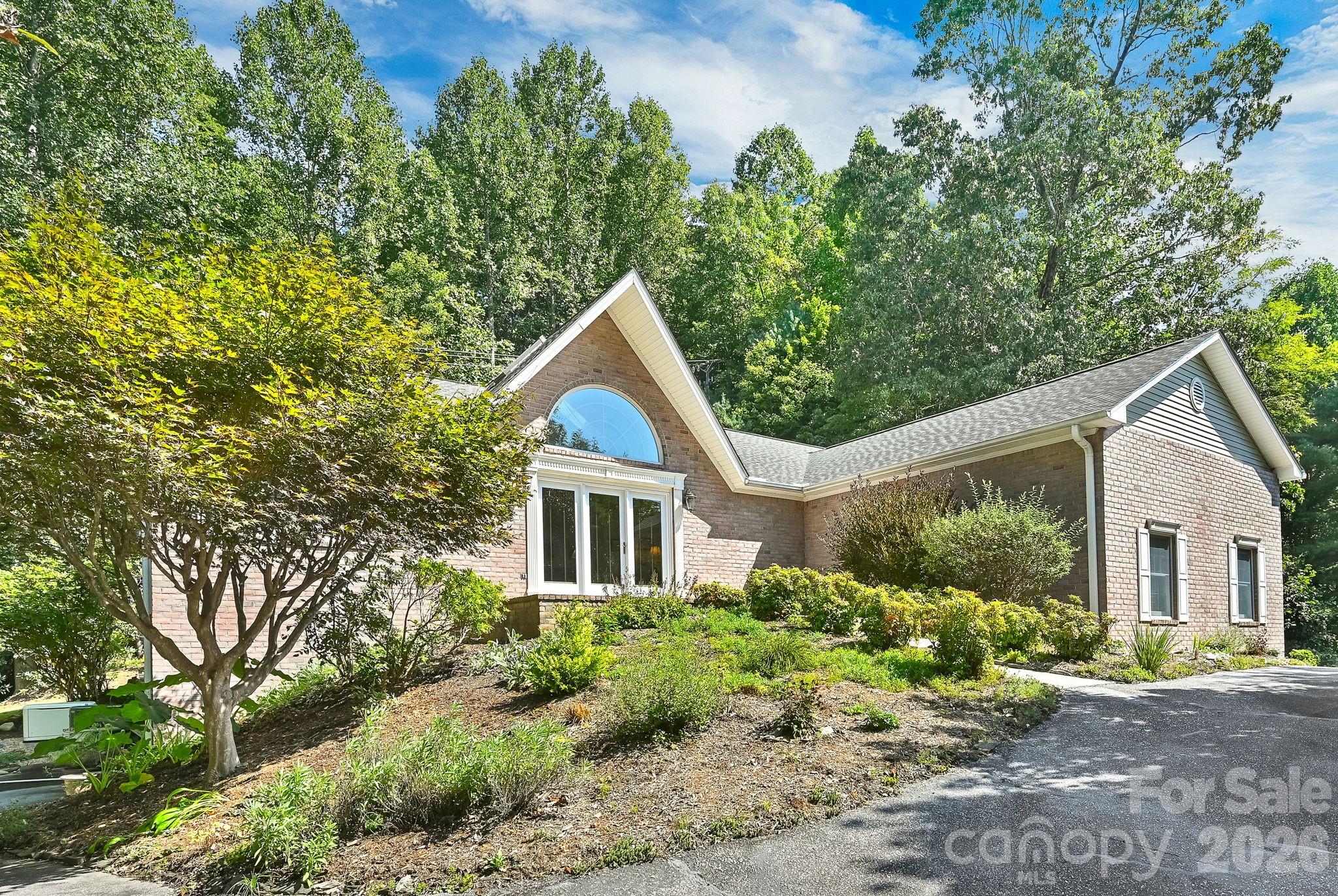 4311 Cove Loop Road Property Photo 2
