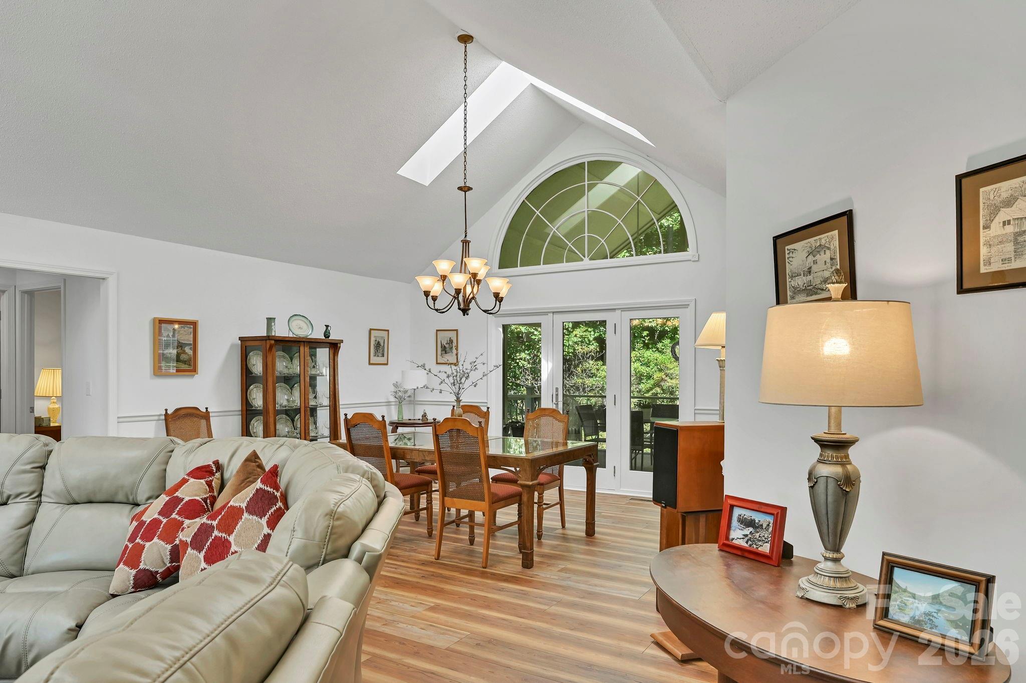 4311 Cove Loop Road Property Photo 8