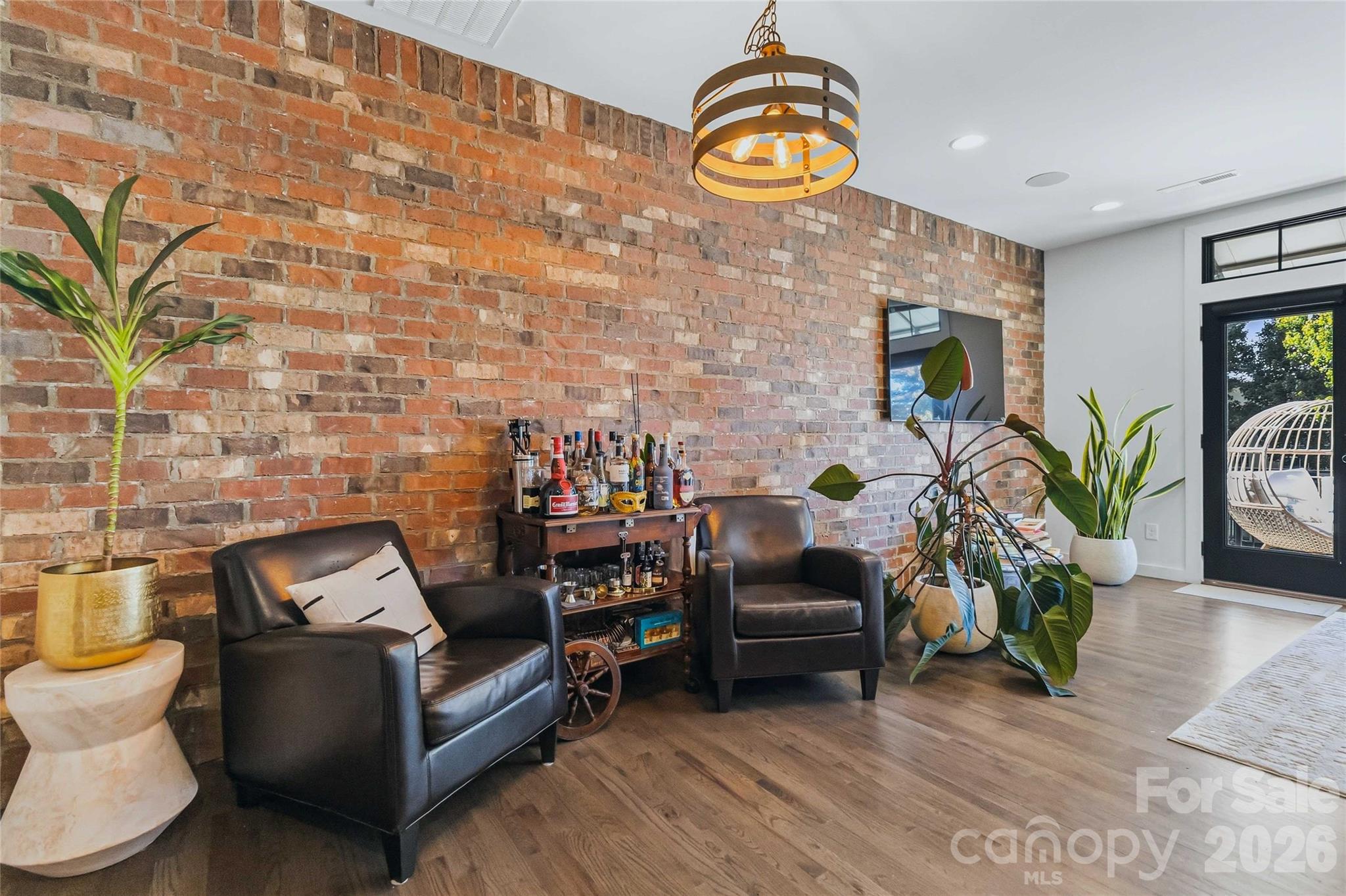 416 E 33rd Street Property Photo 17