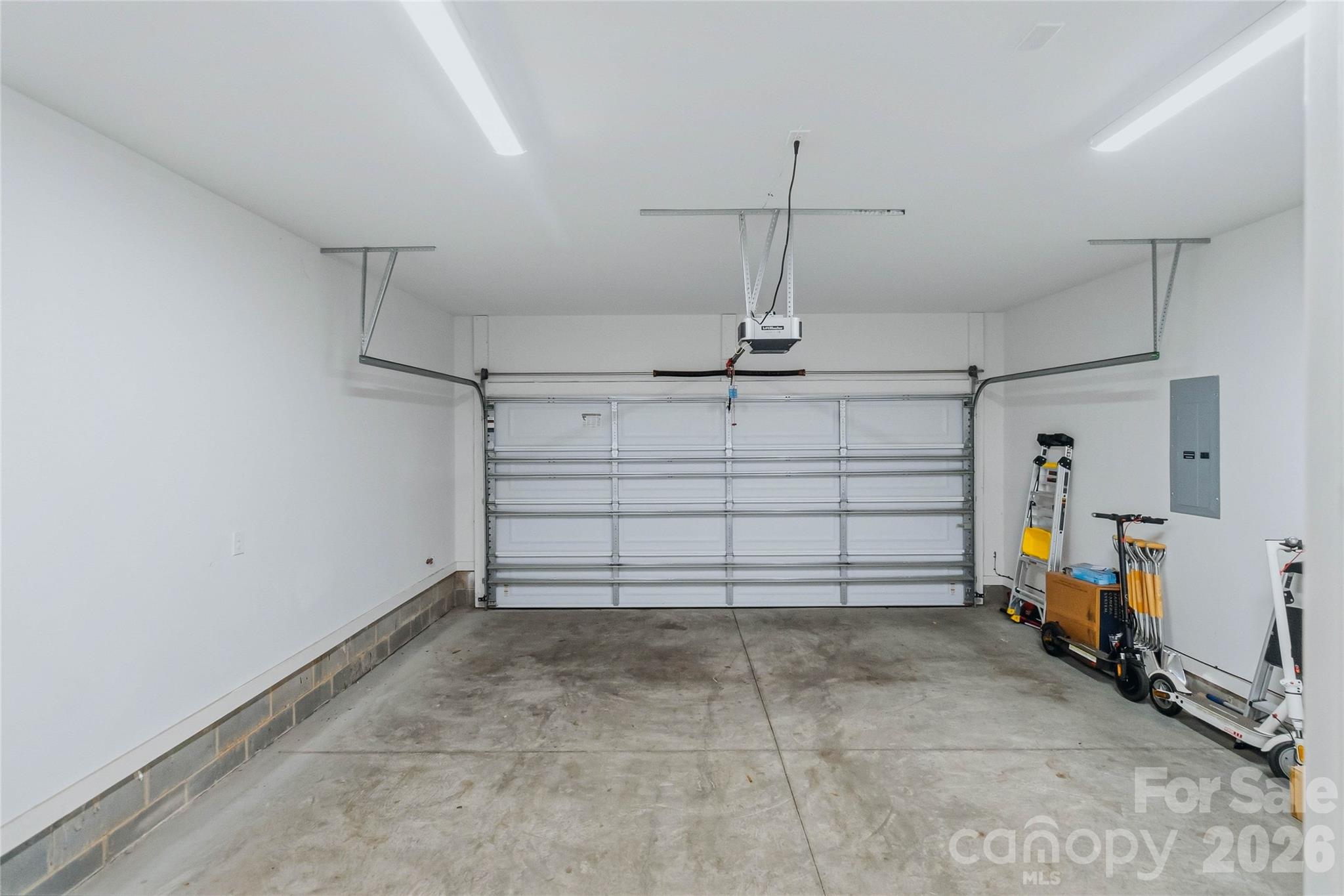 416 E 33rd Street Property Photo 38