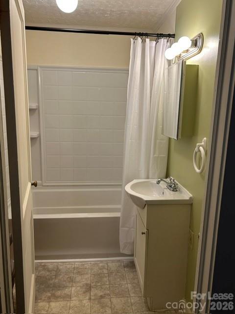 5501 Tryon Street Property Photo 8