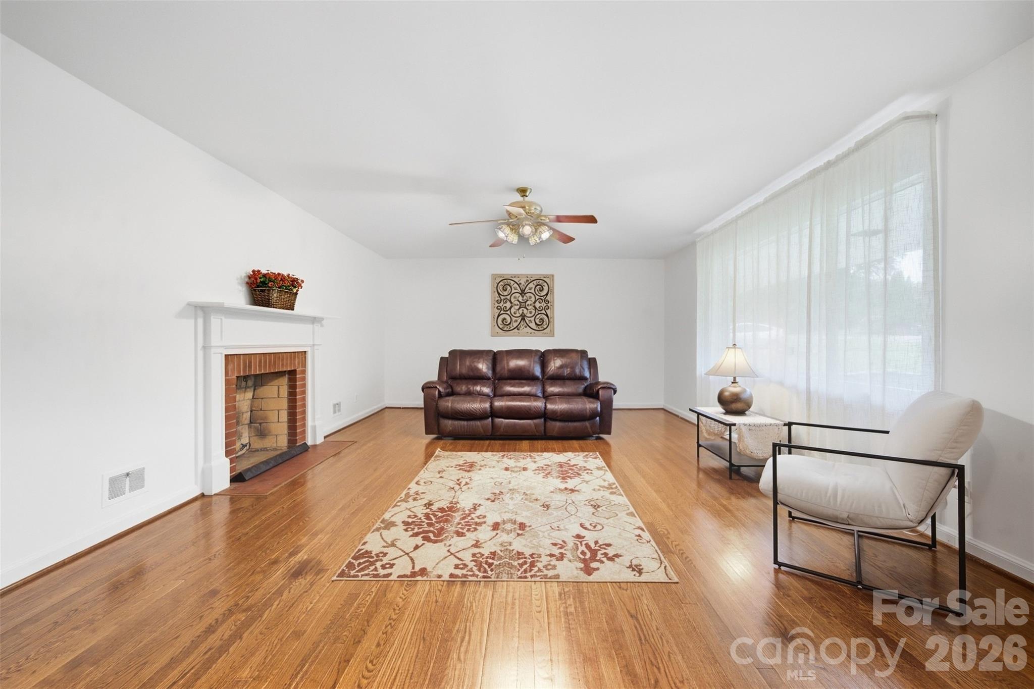 914 Springdale Lane Property Photo 3