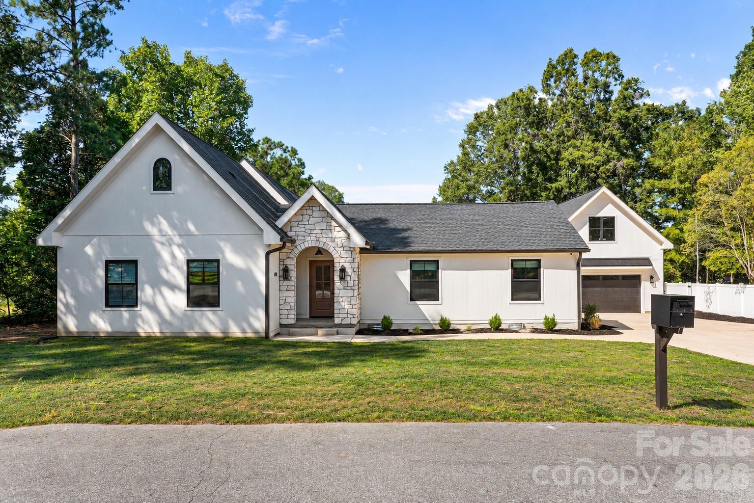 419 Clay Street Property Photo 1
