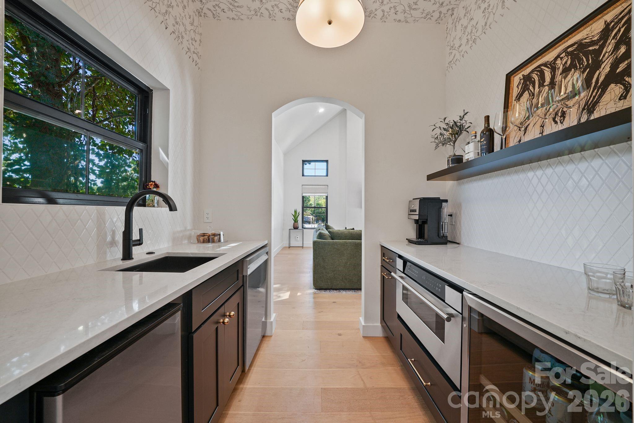 419 Clay Street Property Photo 8