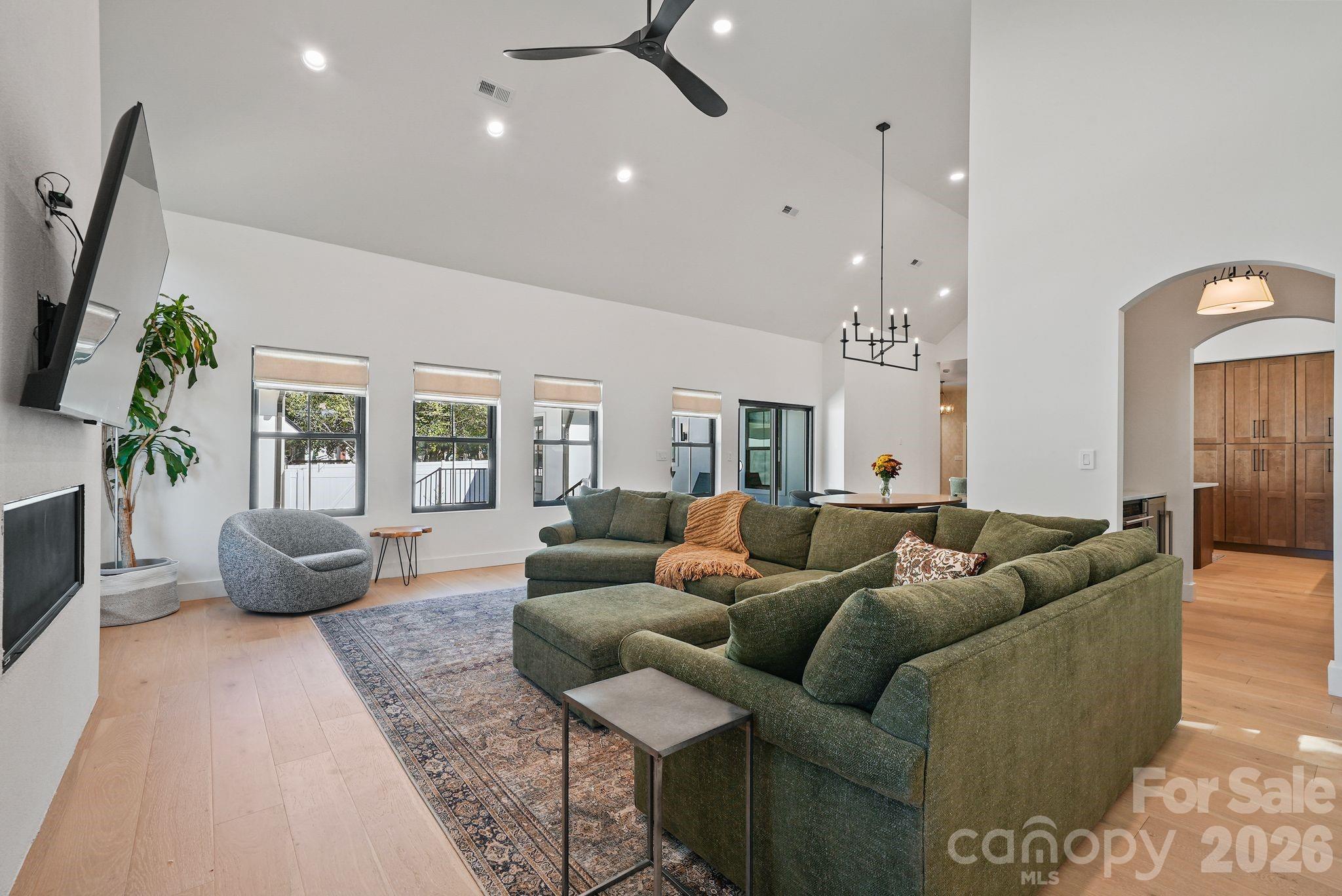 419 Clay Street Property Photo 11