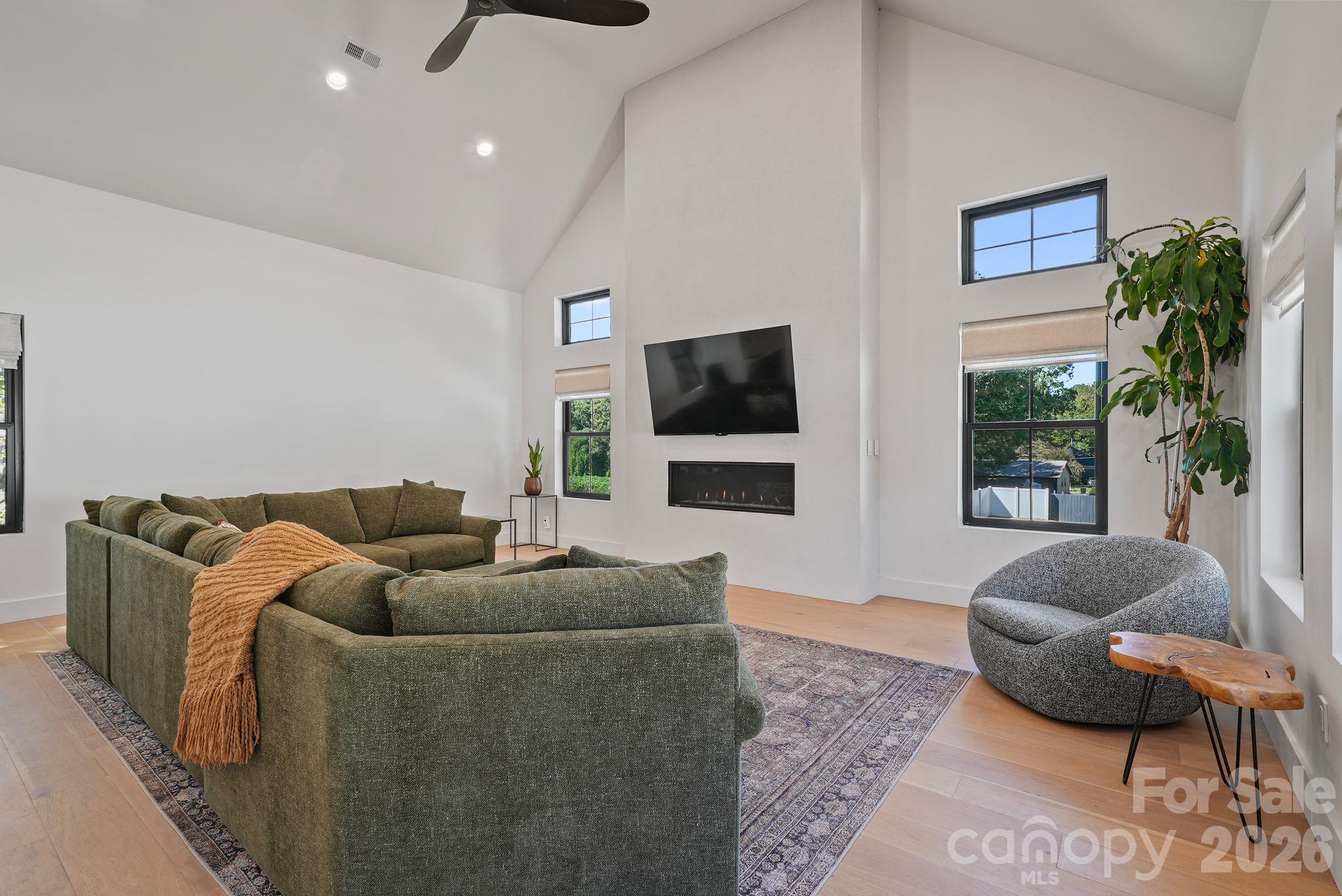 419 Clay Street Property Photo 12