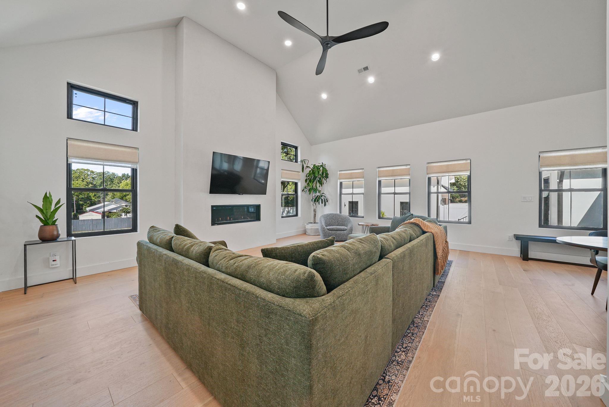 419 Clay Street Property Photo 13